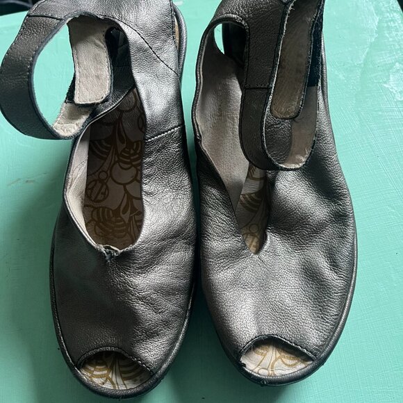 women's Fly London strappy wedge size 38/ 7.5-8 - Picture 1 of 8